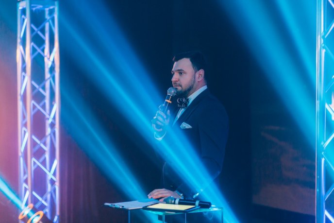 Мода заради життя: на Закарпатті відбувся ІІІ-й благодійний показ мод дизайнерки Роксолани Новак – 79