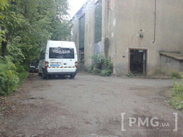 З’явились перші фото з місця жорстокого вбивства чоловіка у мікрорайоні "Росвигово" – 02 З’явились перші фото з місця жорстокого вбивства чоловіка у мікрорайоні "Росвигово" – 02