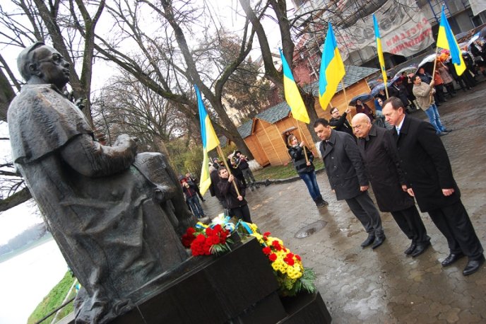 В Ужгороді вшанували 77-у річницю Незалежності Карпатської України – 09