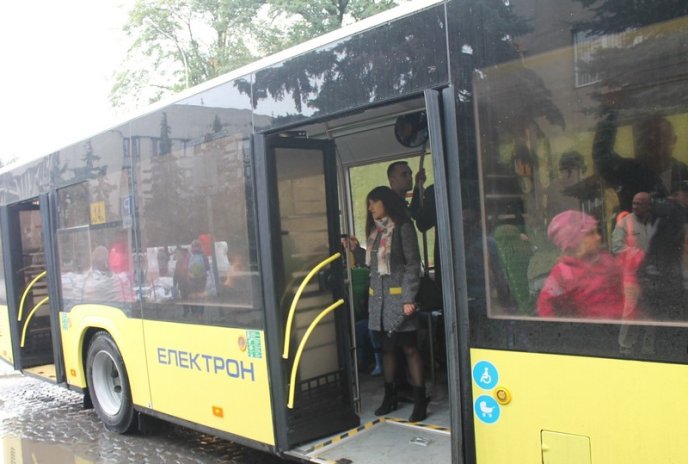 Вулицями Ужгорода їздив новий 100-місний автобус – 08