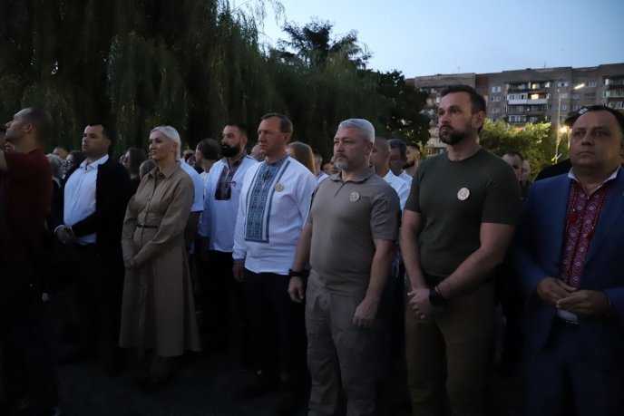 Світанок в Ужгороді зустріли молитвою за Україну – 03