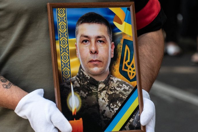В Ужгороді попрощались із Героєм, який загинув взимку цього року – 02 В Ужгороді попрощались із Героєм, який загинув взимку цього року – 02