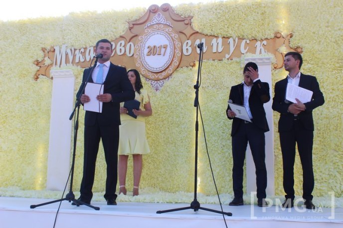 У Мукачеві нагородили випускників-медалістів – 11