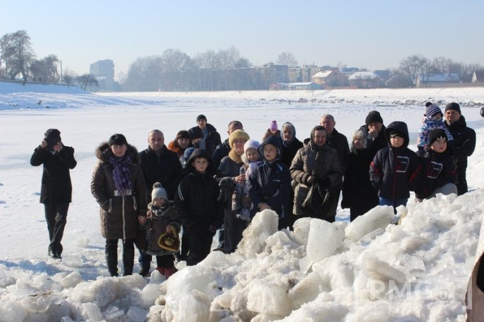 Владика Феодор освятив у Мукачеві воду в річці Латориця – 04