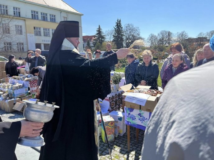 В Ужгороді відбулася благодійна акція "Паска для воїна" – 04 В Ужгороді відбулася благодійна акція "Паска для воїна" – 04