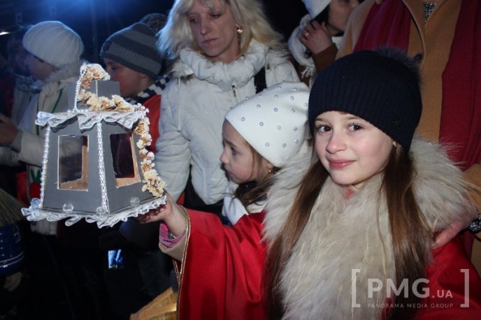 Яскраве святкування Дня святого Мартина у Мукачеві: парад ліхтариків, лицарські бої та вогняне шоу – 58 Яскраве святкування Дня святого Мартина у Мукачеві: парад ліхтариків, лицарські бої та вогняне шоу – 58