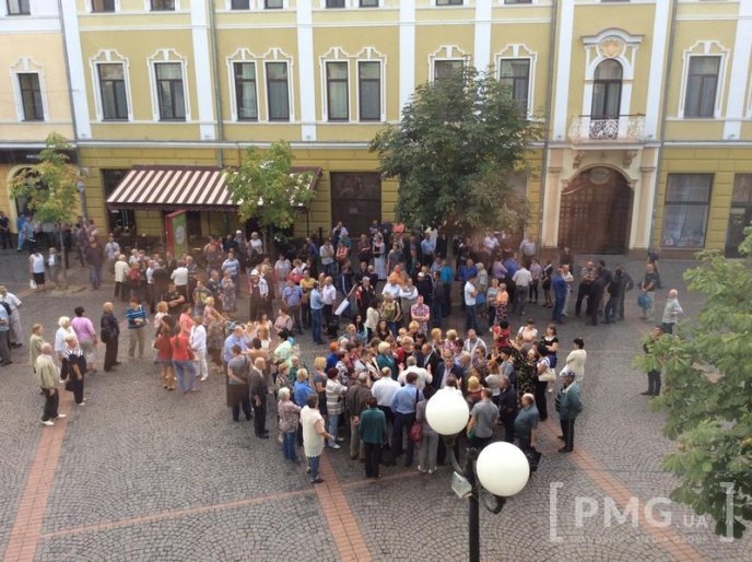 У Мукачеві люди вийшли на протест – 01 У Мукачеві люди вийшли на протест – 01