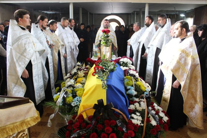 На Іршавщині прощалися з воїном, який кілька місяців вважався безвісти зниклим – 04