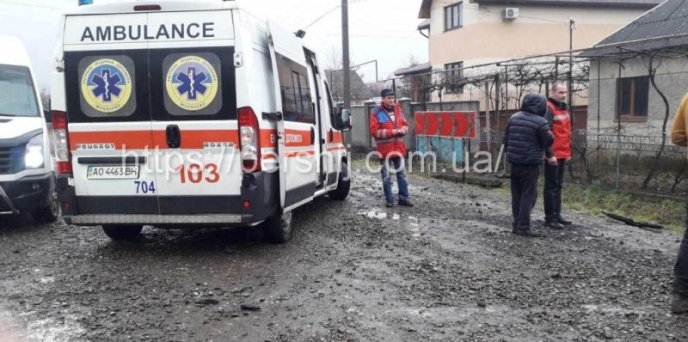 На Мукачівщині не розминулись вантажівка та легковий автомобіль – 05 На Мукачівщині не розминулись вантажівка та легковий автомобіль – 05