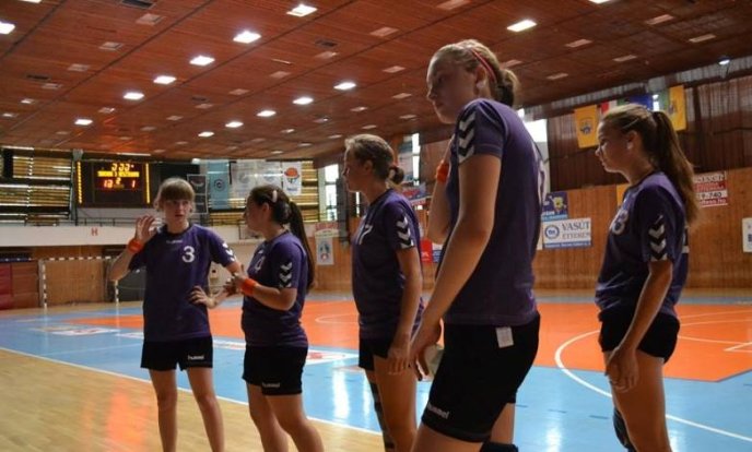 Ужгородські гандболістки повернулись з міжнародного турніру із золотими медалями – 06 Ужгородські гандболістки повернулись з міжнародного турніру із золотими медалями – 06