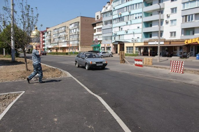 У Мукачеві облаштовують нове перехрестя – 04