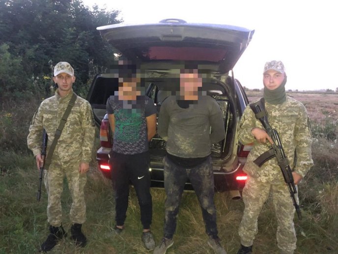 Довелось стріляти: прикордонники розповіли про випадок поблизу кордону – 03