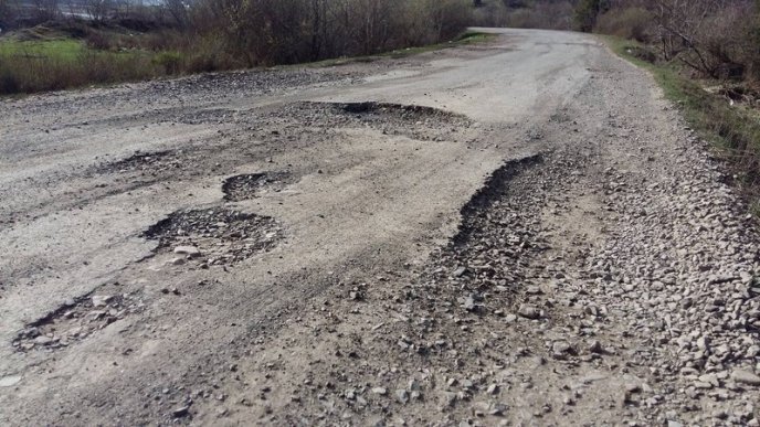 У мережі показали фото жахливого стану доріг, якими їздять жителі Міжгірського району – 08