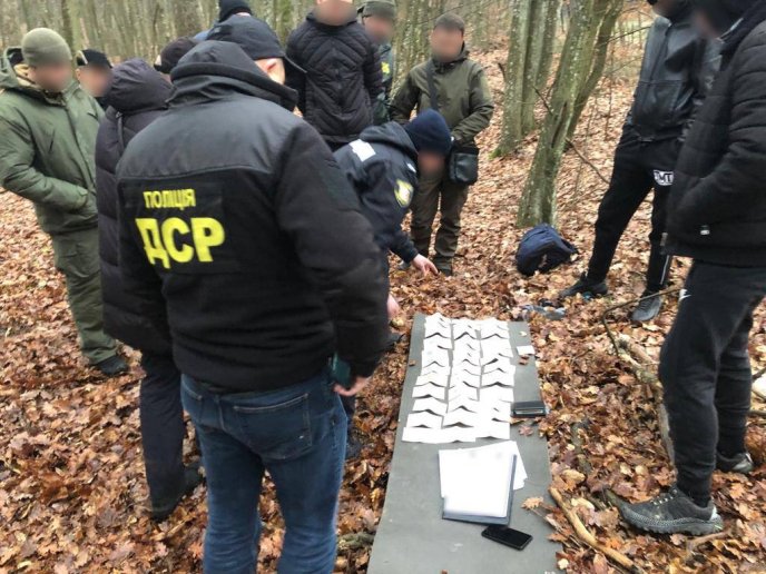 На Закарпатті правоохоронці затримали харків’янина. Відома причина – 02