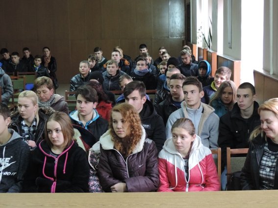 Учні Яношівського ліцею сільськогосподарського профілю екскурсіювали Берегівським відділом поліції – 01 Учні Яношівського ліцею сільськогосподарського профілю екскурсіювали Берегівським відділом поліції – 01