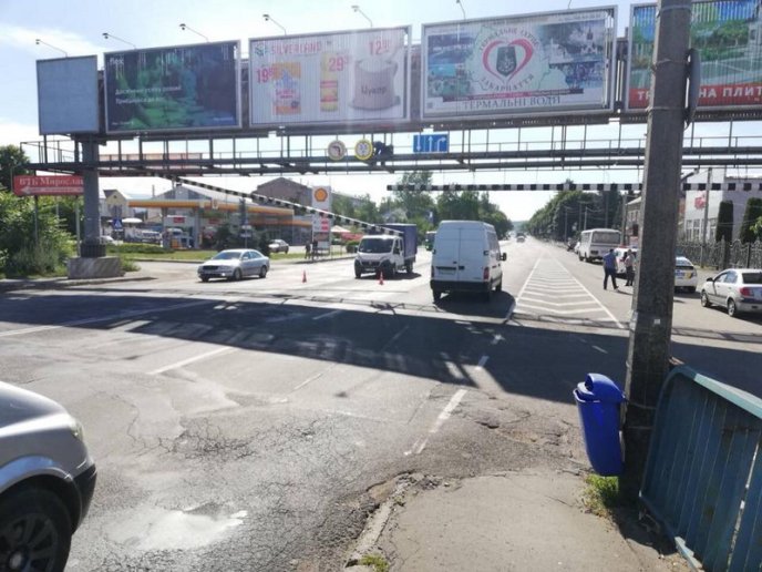 На одній із вулиць Мукачева ускладнений рух – 01