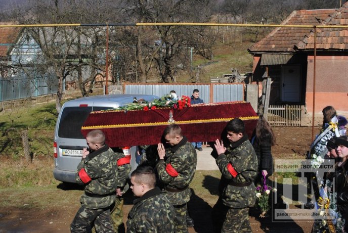 У Лавках попрощались із загиблим бійцем 128-ої бригади Ярославом Костем (ФОТОРЕПОРТАЖ) – 25