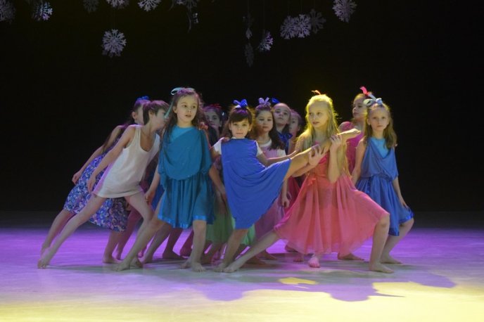 В Ужгороді влаштували святковий концерт для дітей – 14