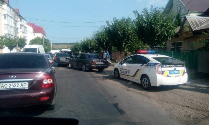 Через масштабну ДТП у Мукачеві утворився затор – 02