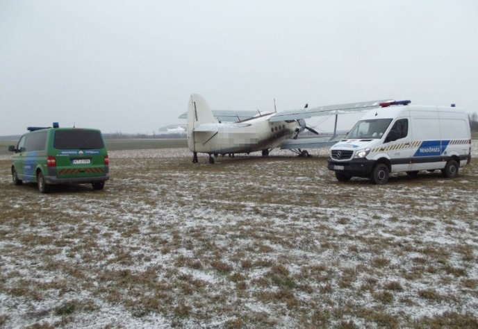 Закарпатські прикордонники "прогавили" літак із нелегалами – 03