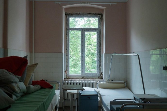 У Мукачівській ЦРЛ замінюють вікна та двері – 03