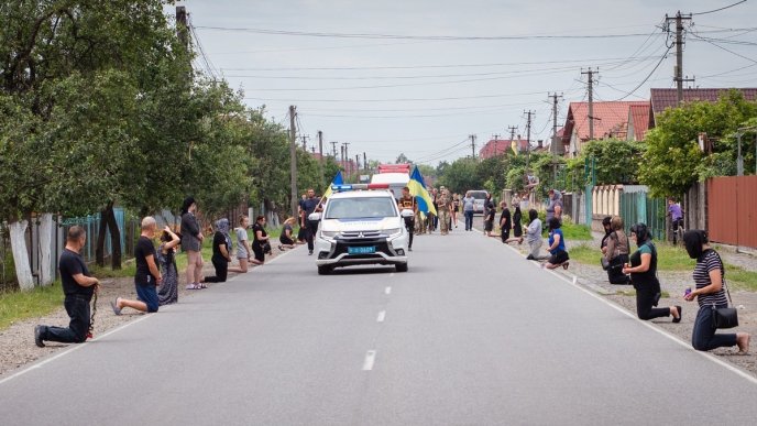 У Чинадієві поховали загиблого на війні Василя Каналоша – 01