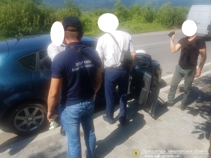 На хабарі затримано закарпатського чиновника – 03