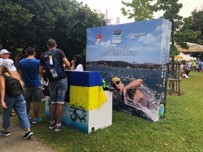 Ужгородка Олеся Смирнова взяла участь у масштабному запливі через Босфор – 01