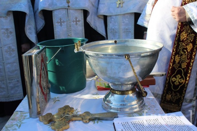 Владика Феодор освятив у Мукачеві воду в річці Латориця – 13