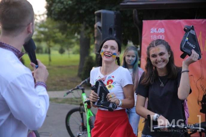 Миттєвості велозаїзду у Мукачеві: фоторепортаж із "Літньої зустрічі цімборів" – 51