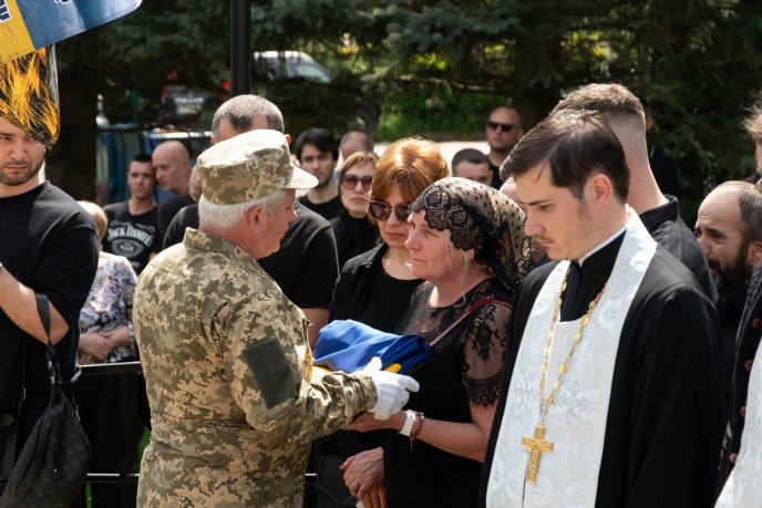 Поховали молодого військового, який загинув на фронті – 10 Поховали молодого військового, який загинув на фронті – 10