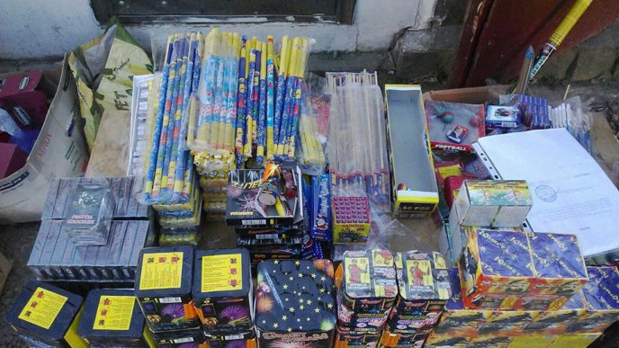 Ужгородські патрульні виявили незаконний збут піротехніки – 02