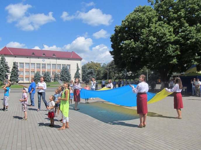 Під час благодійного концерту виноградівці підтримали закарпатських військових (ФОТО) – 06
