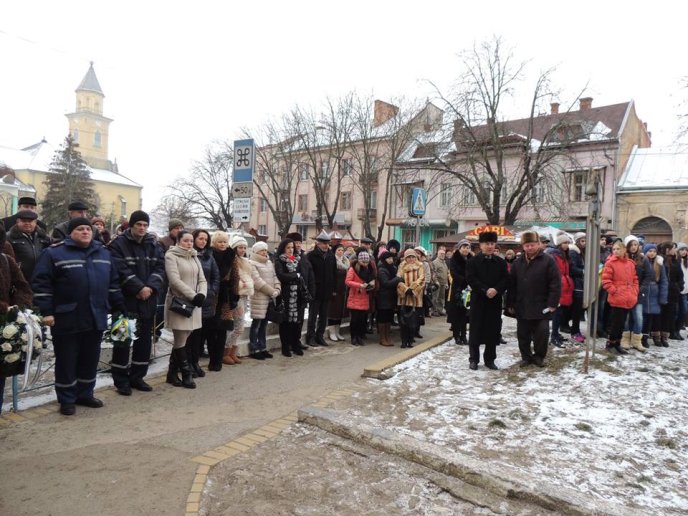 У День Соборності берегівчани вшанували пам’ять загиблих військових – 01