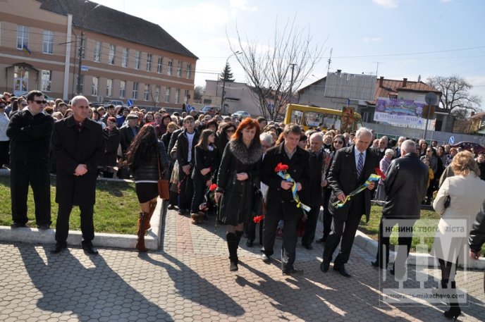 У день 200-річчя від дня народження Тараса Шевченка, мукачівці вшановували його пам’ять (ФОТО) – 21