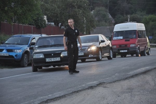 На Тернопільщині перекинулася вантажівка із Закарпаття: постраждав водій – 10