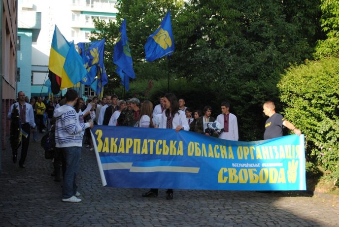Марш націоналістів: свободівці пройшли у вишиванках вулицями Мукачева (ФОТОРЕПОРТАЖ,ВІДЕО) – 01