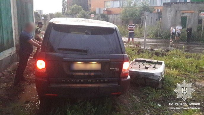 П’яний водій позашляховика скоїв аварію в Ужгороді – 02