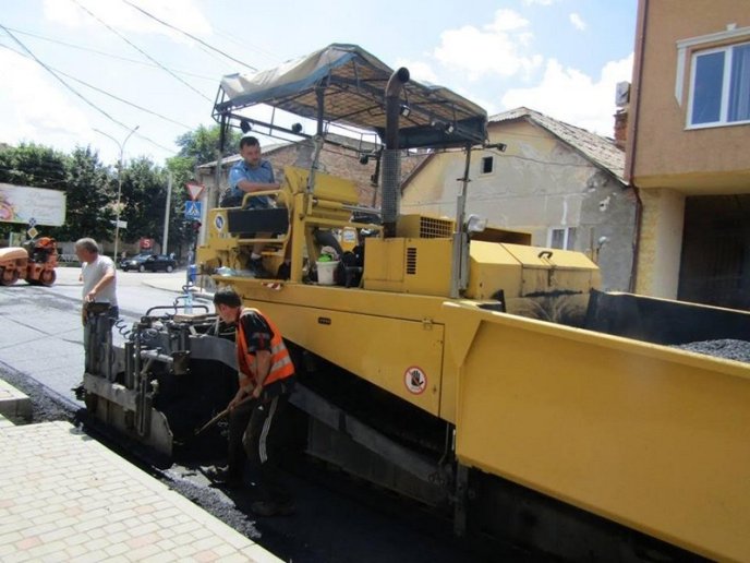 В Ужгороді завершують ремонт однієї з вулиць – 05 В Ужгороді завершують ремонт однієї з вулиць – 05