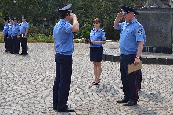 Ужгородські патрульні врятували з палаючої квартири подружжя пенсіонерів – 01