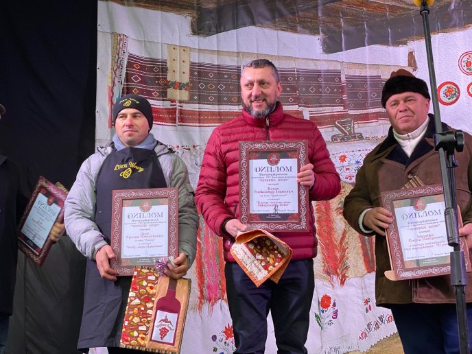 В Мукачеві нагородили переможців фестивалю «Червене вино-2020» – 10 В Мукачеві нагородили переможців фестивалю «Червене вино-2020» – 10