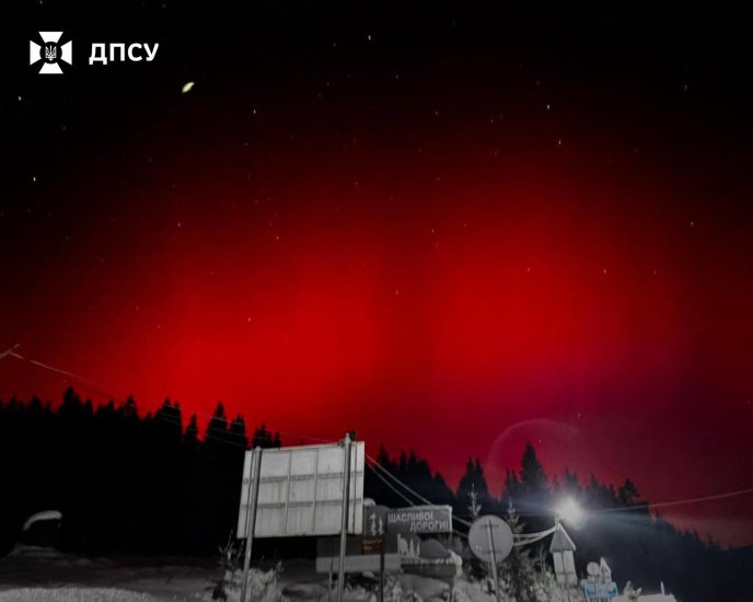 Над Карпатами сфотографували полярне сяйво – 02