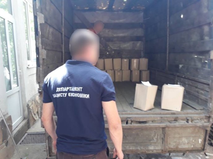 На Закарпатті поліція вилучила із обігу понад тонну фальсифікованого алкоголю – 03