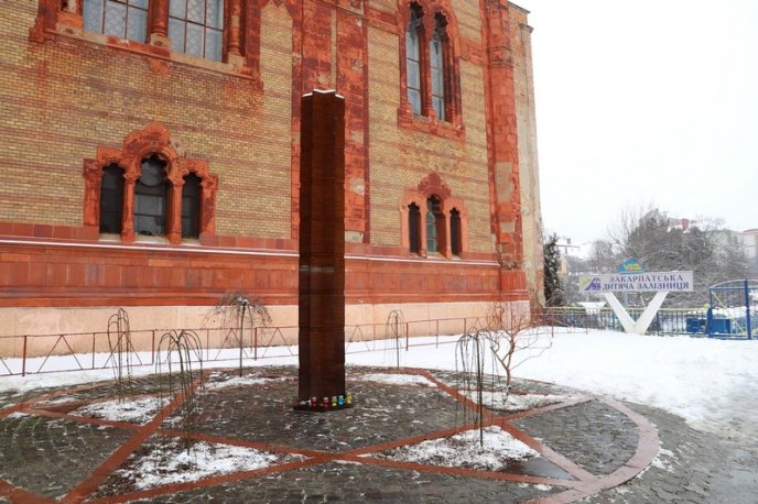 День пам’яті жертв Голокосту: в Ужгороді зібрались представники єврейської громади міста – 02