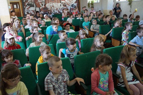 Малеча Тересви та Дубового безкоштовно переглянула повчальну виставу-казку – 02