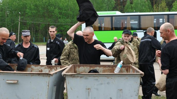 Звільнено ще 303 захисників — Україна завершила масштабний обмін полоненими – 03