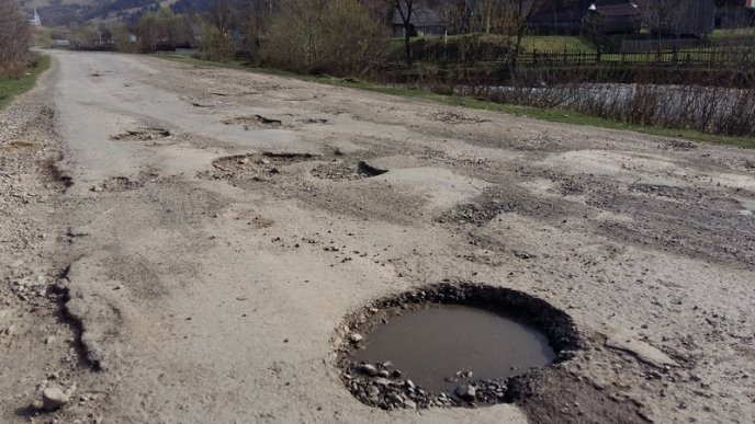 У мережі показали фото жахливого стану доріг, якими їздять жителі Міжгірського району – 09