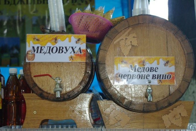 В Ужгороді ласують солодким продуктом на "Медовому Спасі" (ФОТОРЕПОРТАЖ) – 11