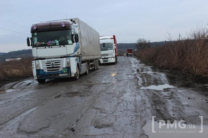 Пряшівська-об’їзна у Мукачеві: стан дороги, який шокує – 01 Пряшівська-об’їзна у Мукачеві: стан дороги, який шокує – 01