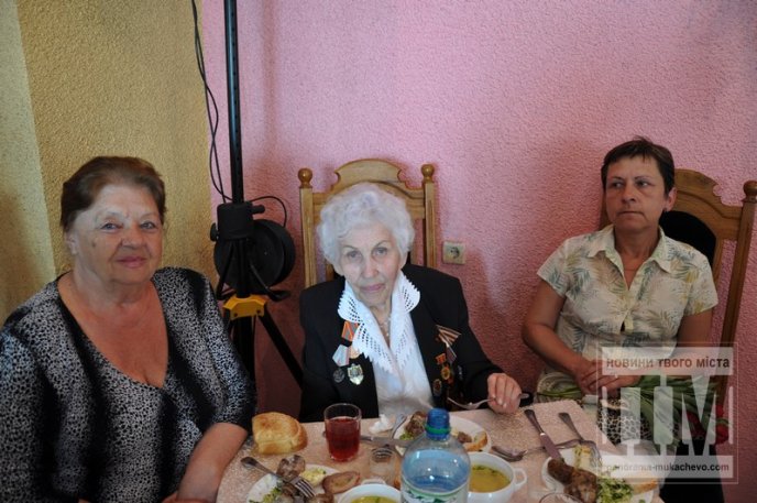 Мер Мукачева випив з ветеранами "фронтові" 100 грам (ФОТО) – 13